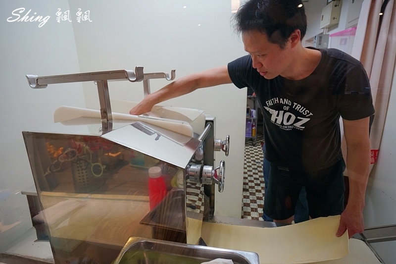 信川屋有機玫瑰拉麵新登場-全台唯一玫瑰拉麵,重成本製作吃的到玫瑰香氣,堅持手作麵條及熬煮高湯,勤美隱藏巷弄拉麵店 @博士生瘋狂日記 信川屋有機玫瑰拉麵新登場-全台唯一玫瑰拉麵,重成本製作吃的到玫瑰香氣,堅持手作麵條及熬煮高湯,勤美隱藏巷弄拉麵店 @博士生瘋狂日記