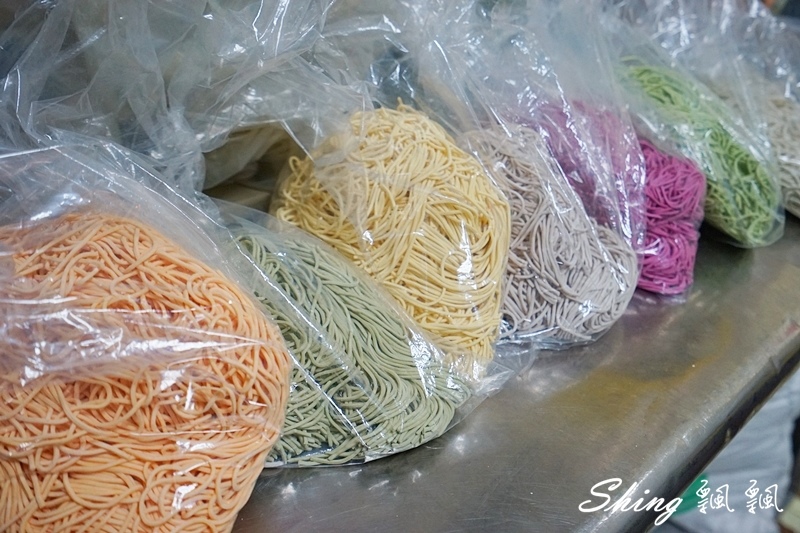 信川屋有機玫瑰拉麵新登場-全台唯一玫瑰拉麵,重成本製作吃的到玫瑰香氣,堅持手作麵條及熬煮高湯,勤美隱藏巷弄拉麵店 @博士生瘋狂日記 信川屋有機玫瑰拉麵新登場-全台唯一玫瑰拉麵,重成本製作吃的到玫瑰香氣,堅持手作麵條及熬煮高湯,勤美隱藏巷弄拉麵店 @博士生瘋狂日記