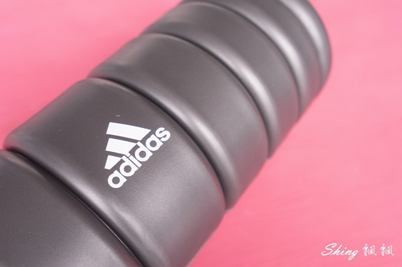 Adidas按摩泡棉滾筒-專業運動按摩,居家拉筋放鬆好幫手,睡覺前運動這樣就對了!! @博士生瘋狂日記 Adidas按摩泡棉滾筒-專業運動按摩,居家拉筋放鬆好幫手,睡覺前運動這樣就對了!! @博士生瘋狂日記
