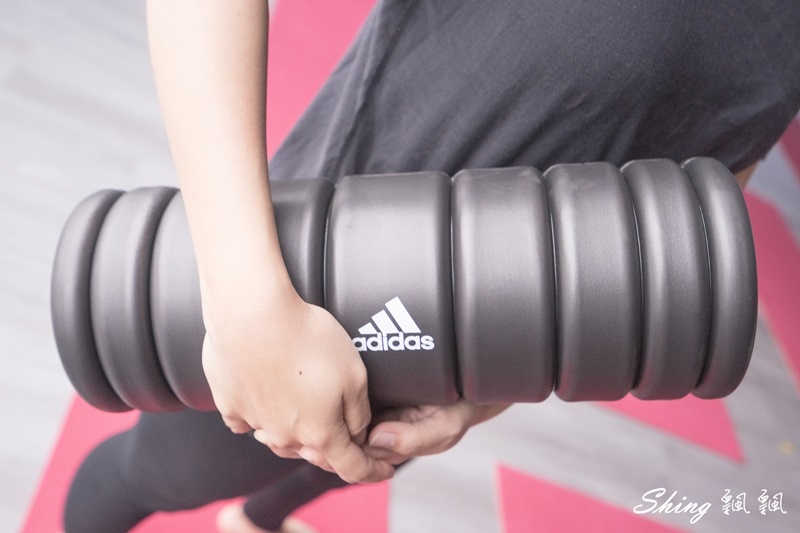 Adidas按摩泡棉滾筒-專業運動按摩,居家拉筋放鬆好幫手,睡覺前運動這樣就對了!! @博士生瘋狂日記 Adidas按摩泡棉滾筒-專業運動按摩,居家拉筋放鬆好幫手,睡覺前運動這樣就對了!! @博士生瘋狂日記