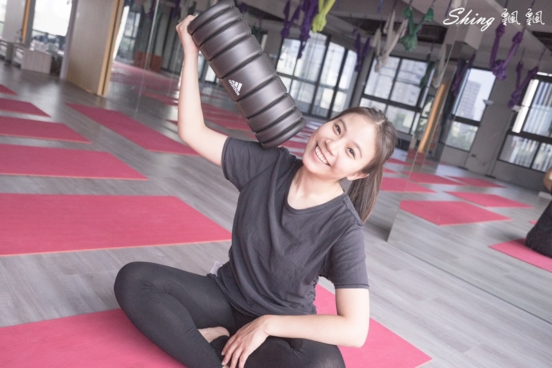 Adidas按摩泡棉滾筒-專業運動按摩,居家拉筋放鬆好幫手,睡覺前運動這樣就對了!! @博士生瘋狂日記 Adidas按摩泡棉滾筒-專業運動按摩,居家拉筋放鬆好幫手,睡覺前運動這樣就對了!! @博士生瘋狂日記