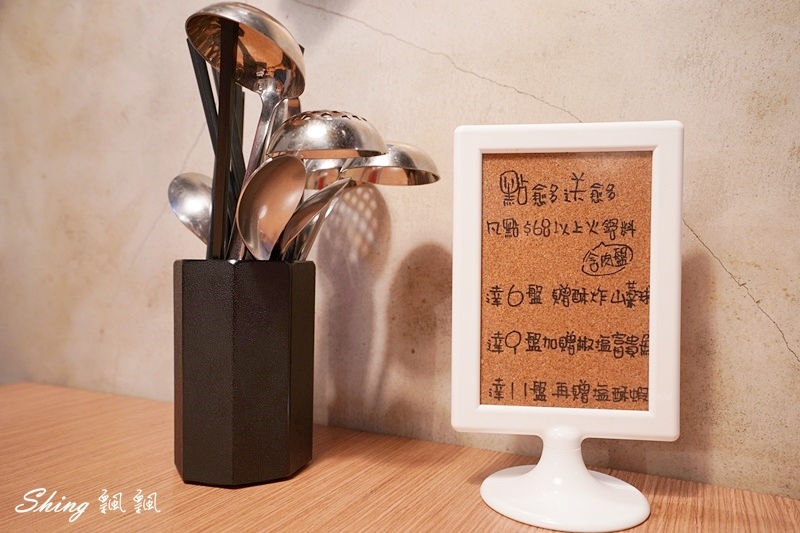 內湖美食川老爺鍋物-工業風麻辣火鍋,吃火鍋配熱炒,還有溫體牛買一送一最熱銷!! @博士生瘋狂日記 內湖美食川老爺鍋物-工業風麻辣火鍋,吃火鍋配熱炒,還有溫體牛買一送一最熱銷!! @博士生瘋狂日記