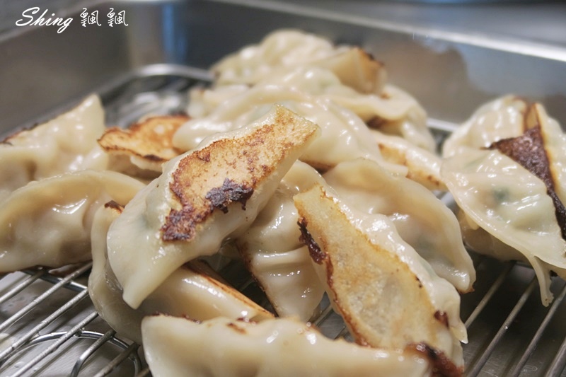 小琉球美食萌妹水煎餃-在地人美食,現點現煎水煎餃配冬瓜紅茶,自製整罐梅子芒果青好涮嘴 @博士生瘋狂日記 小琉球美食萌妹水煎餃-在地人美食,現點現煎水煎餃配冬瓜紅茶,自製整罐梅子芒果青好涮嘴 @博士生瘋狂日記