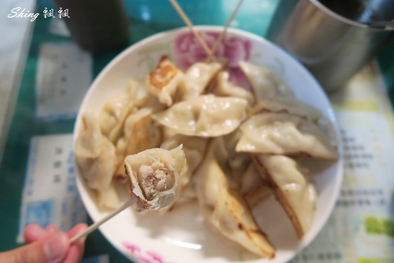 小琉球美食萌妹水煎餃-在地人美食,現點現煎水煎餃配冬瓜紅茶,自製整罐梅子芒果青好涮嘴 @博士生瘋狂日記 小琉球美食萌妹水煎餃-在地人美食,現點現煎水煎餃配冬瓜紅茶,自製整罐梅子芒果青好涮嘴 @博士生瘋狂日記