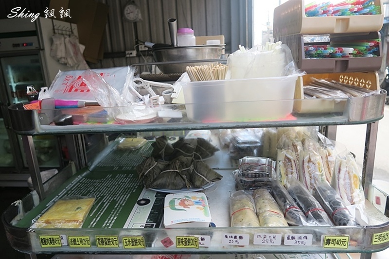 小琉球必須吃的熱門早餐-洪媽媽早餐店,琉球粿與香Q蔥油條最特別,白糖粿是新歡,賓士包當點心 @博士生瘋狂日記 小琉球必須吃的熱門早餐-洪媽媽早餐店,琉球粿與香Q蔥油條最特別,白糖粿是新歡,賓士包當點心 @博士生瘋狂日記