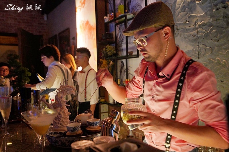 Myth-Dragon 台中夜店餐酒館-台中中國風酒吧,質感調酒還有川劇變臉表演,展現全新風格的復古小上海 @博士生瘋狂日記 Myth-Dragon 台中夜店餐酒館-台中中國風酒吧,質感調酒還有川劇變臉表演,展現全新風格的復古小上海 @博士生瘋狂日記