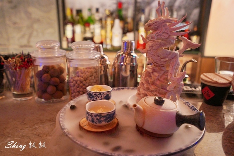 Myth-Dragon 台中夜店餐酒館-台中中國風酒吧,質感調酒還有川劇變臉表演,展現全新風格的復古小上海 @博士生瘋狂日記 Myth-Dragon 台中夜店餐酒館-台中中國風酒吧,質感調酒還有川劇變臉表演,展現全新風格的復古小上海 @博士生瘋狂日記