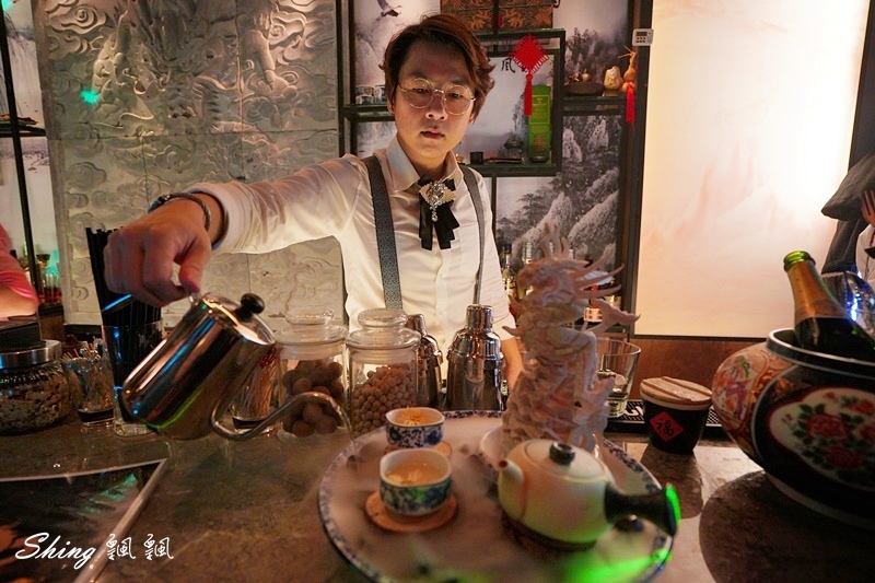 Myth-Dragon 台中夜店餐酒館-台中中國風酒吧,質感調酒還有川劇變臉表演,展現全新風格的復古小上海 @博士生瘋狂日記 Myth-Dragon 台中夜店餐酒館-台中中國風酒吧,質感調酒還有川劇變臉表演,展現全新風格的復古小上海 @博士生瘋狂日記