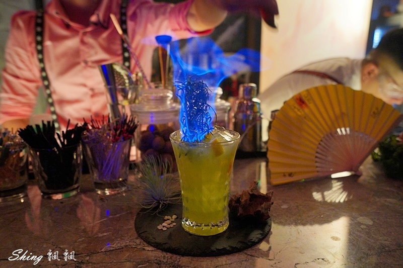 Myth-Dragon 台中夜店餐酒館-台中中國風酒吧,質感調酒還有川劇變臉表演,展現全新風格的復古小上海 @博士生瘋狂日記 Myth-Dragon 台中夜店餐酒館-台中中國風酒吧,質感調酒還有川劇變臉表演,展現全新風格的復古小上海 @博士生瘋狂日記