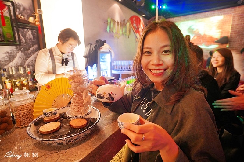 Myth-Dragon 台中夜店餐酒館-台中中國風酒吧,質感調酒還有川劇變臉表演,展現全新風格的復古小上海 @博士生瘋狂日記 Myth-Dragon 台中夜店餐酒館-台中中國風酒吧,質感調酒還有川劇變臉表演,展現全新風格的復古小上海 @博士生瘋狂日記