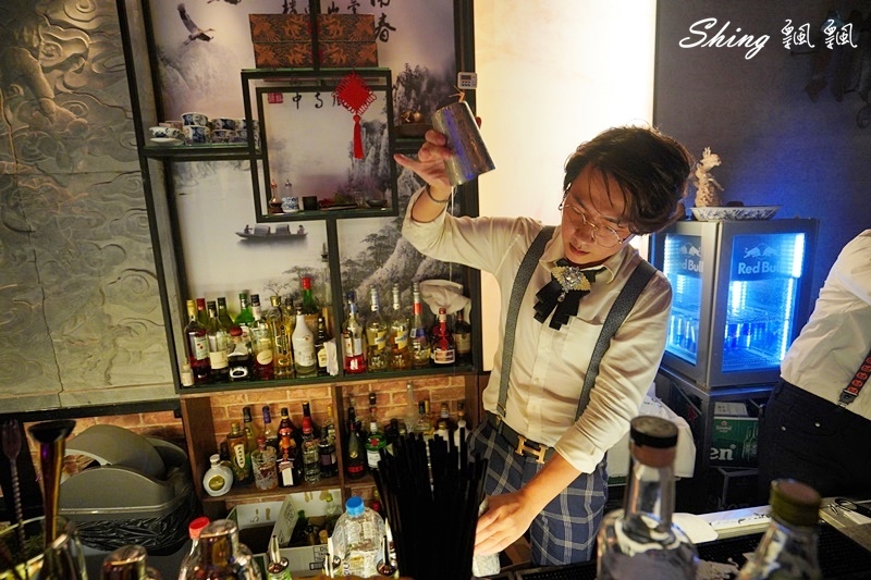 Myth-Dragon 台中夜店餐酒館-台中中國風酒吧,質感調酒還有川劇變臉表演,展現全新風格的復古小上海 @博士生瘋狂日記 Myth-Dragon 台中夜店餐酒館-台中中國風酒吧,質感調酒還有川劇變臉表演,展現全新風格的復古小上海 @博士生瘋狂日記