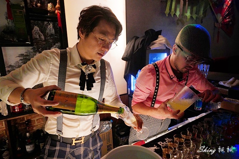 Myth-Dragon 台中夜店餐酒館-台中中國風酒吧,質感調酒還有川劇變臉表演,展現全新風格的復古小上海 @博士生瘋狂日記 Myth-Dragon 台中夜店餐酒館-台中中國風酒吧,質感調酒還有川劇變臉表演,展現全新風格的復古小上海 @博士生瘋狂日記
