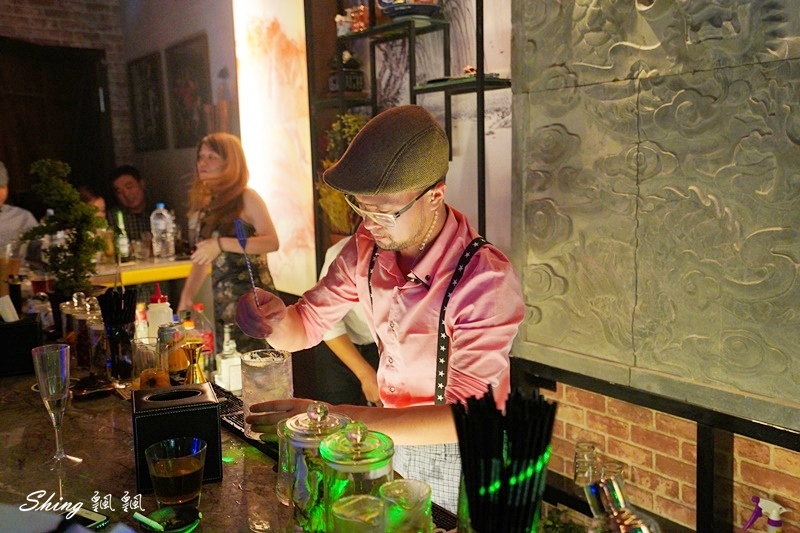 Myth-Dragon 台中夜店餐酒館-台中中國風酒吧,質感調酒還有川劇變臉表演,展現全新風格的復古小上海 @博士生瘋狂日記 Myth-Dragon 台中夜店餐酒館-台中中國風酒吧,質感調酒還有川劇變臉表演,展現全新風格的復古小上海 @博士生瘋狂日記