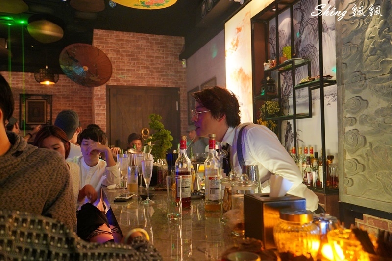 Myth-Dragon 台中夜店餐酒館-台中中國風酒吧,質感調酒還有川劇變臉表演,展現全新風格的復古小上海 @博士生瘋狂日記 Myth-Dragon 台中夜店餐酒館-台中中國風酒吧,質感調酒還有川劇變臉表演,展現全新風格的復古小上海 @博士生瘋狂日記
