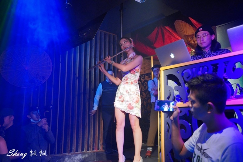 Myth-Dragon 台中夜店餐酒館-台中中國風酒吧,質感調酒還有川劇變臉表演,展現全新風格的復古小上海 @博士生瘋狂日記 Myth-Dragon 台中夜店餐酒館-台中中國風酒吧,質感調酒還有川劇變臉表演,展現全新風格的復古小上海 @博士生瘋狂日記