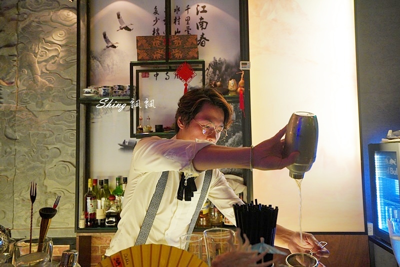 Myth-Dragon 台中夜店餐酒館-台中中國風酒吧,質感調酒還有川劇變臉表演,展現全新風格的復古小上海 @博士生瘋狂日記 Myth-Dragon 台中夜店餐酒館-台中中國風酒吧,質感調酒還有川劇變臉表演,展現全新風格的復古小上海 @博士生瘋狂日記