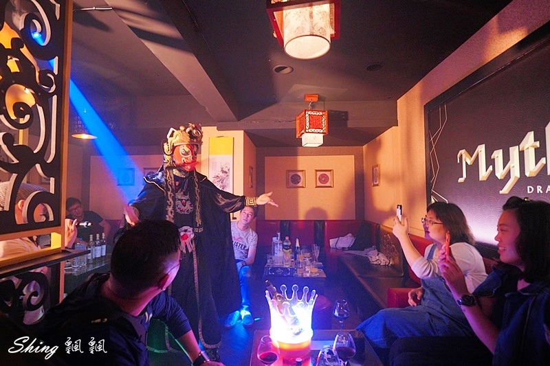 Myth-Dragon 台中夜店餐酒館-台中中國風酒吧,質感調酒還有川劇變臉表演,展現全新風格的復古小上海 @博士生瘋狂日記 Myth-Dragon 台中夜店餐酒館-台中中國風酒吧,質感調酒還有川劇變臉表演,展現全新風格的復古小上海 @博士生瘋狂日記