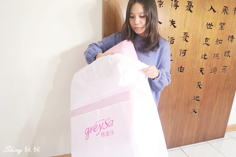 格蕾莎抬腿枕GreySa系列新花樣-愛運動跟久站職業的居家救星,晚上不再腳水腫啦! @博士生瘋狂日記 格蕾莎抬腿枕GreySa系列新花樣-愛運動跟久站職業的居家救星,晚上不再腳水腫啦! @博士生瘋狂日記