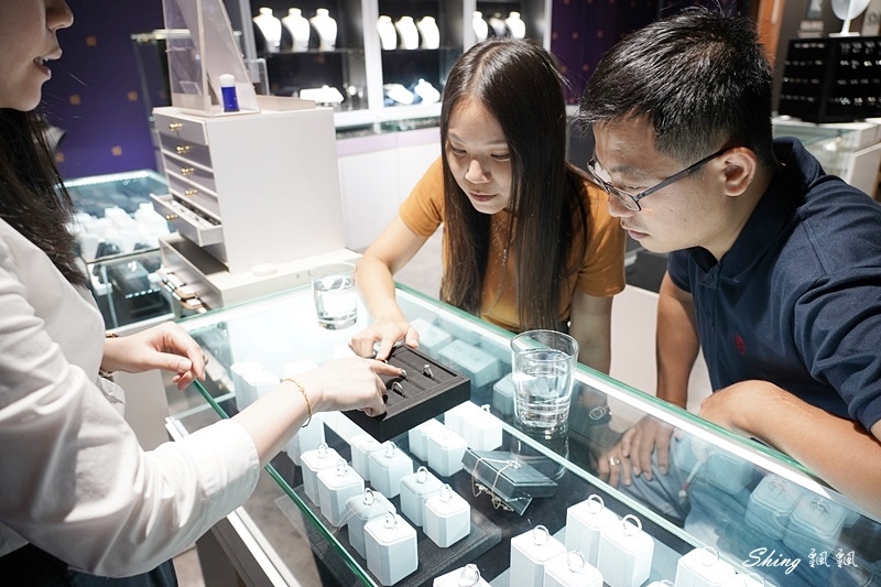 IR求婚訂婚對戒品牌推薦-客製化對戒刻字服務,最浪漫的台灣品牌求婚戒指訂製空間! @博士生瘋狂日記 IR求婚訂婚對戒品牌推薦-客製化對戒刻字服務,最浪漫的台灣品牌求婚戒指訂製空間! @博士生瘋狂日記