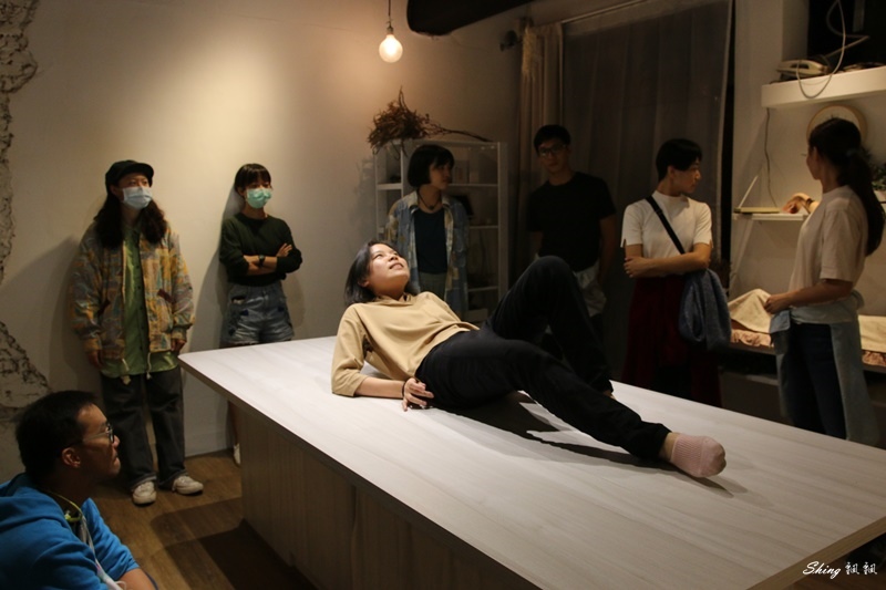 《脆弱一隅》4位表演者,5種空間流動,打破既定印象的0距離互動式演出! @博士生瘋狂日記 《脆弱一隅》4位表演者,5種空間流動,打破既定印象的0距離互動式演出! @博士生瘋狂日記