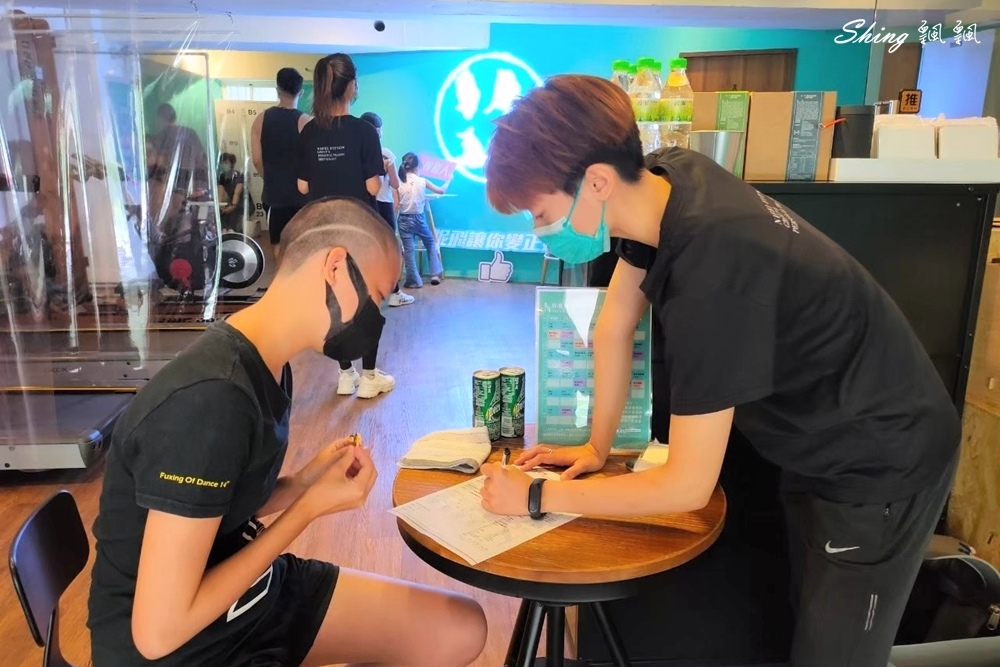妮飛健身空間信義店Nifei Fitness-專業教練肌力指導,課程豐富多元,輕鬆養成規律運動好習慣! @博士生瘋狂日記 妮飛健身空間信義店Nifei Fitness-專業教練肌力指導,課程豐富多元,輕鬆養成規律運動好習慣! @博士生瘋狂日記