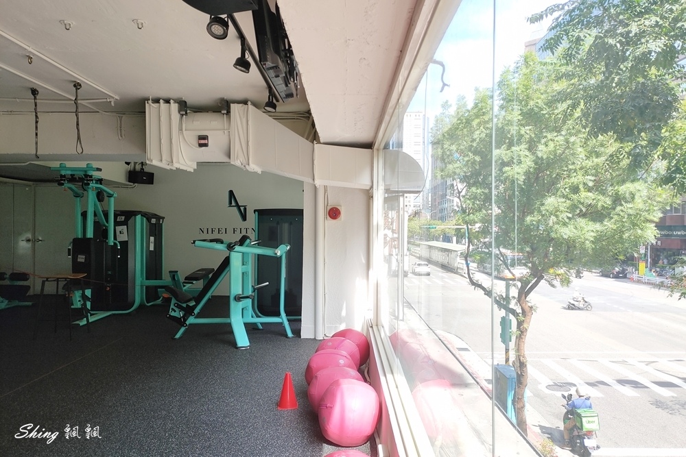 妮飛健身空間信義店Nifei Fitness-專業教練肌力指導,課程豐富多元,輕鬆養成規律運動好習慣! @博士生瘋狂日記 妮飛健身空間信義店Nifei Fitness-專業教練肌力指導,課程豐富多元,輕鬆養成規律運動好習慣! @博士生瘋狂日記