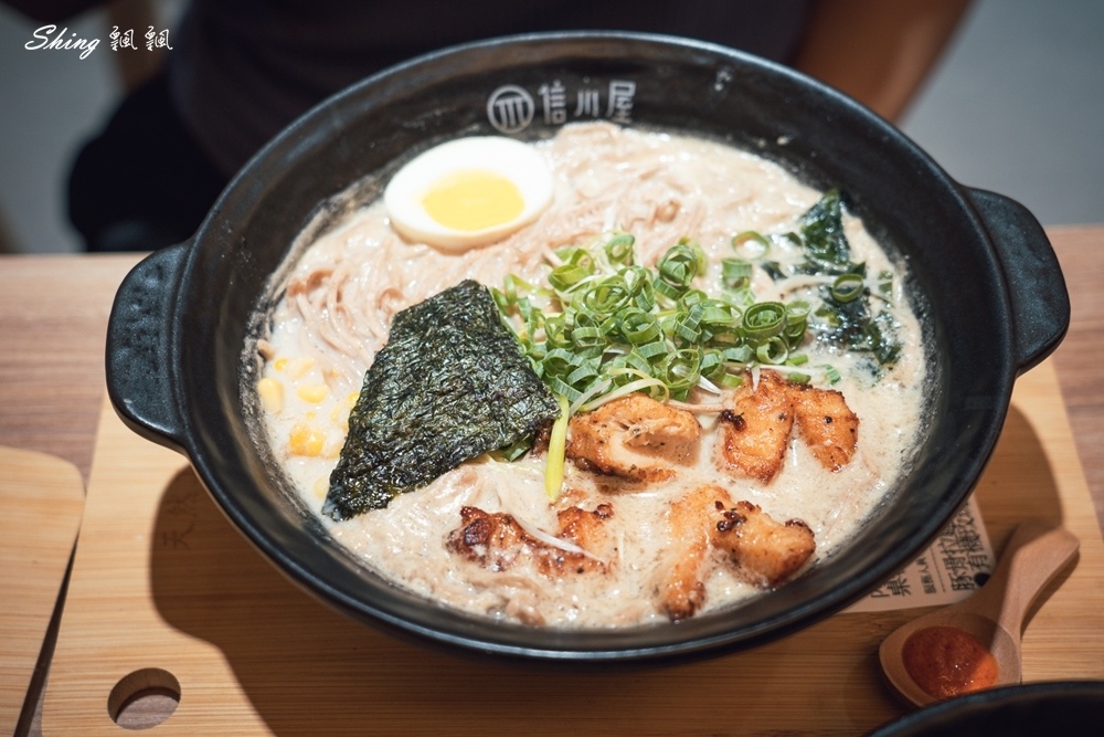 信川屋博多豚骨拉麵-日式濃厚道地湯頭,玫瑰拉麵香氣撲鼻,自製天然彩色拉麵更是吸睛!! @博士生瘋狂日記 信川屋博多豚骨拉麵-日式濃厚道地湯頭,玫瑰拉麵香氣撲鼻,自製天然彩色拉麵更是吸睛!! @博士生瘋狂日記