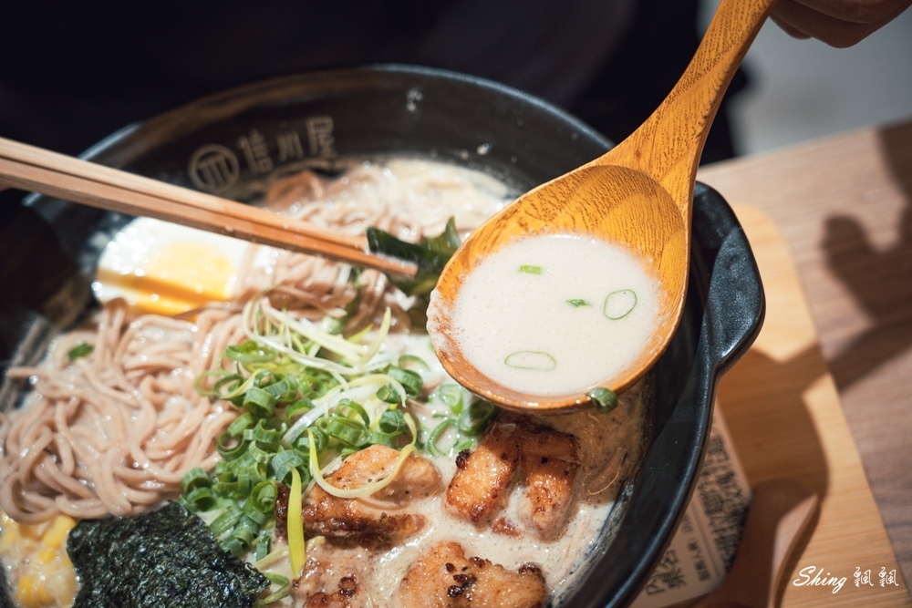 信川屋博多豚骨拉麵-日式濃厚道地湯頭,玫瑰拉麵香氣撲鼻,自製天然彩色拉麵更是吸睛!! @博士生瘋狂日記 信川屋博多豚骨拉麵-日式濃厚道地湯頭,玫瑰拉麵香氣撲鼻,自製天然彩色拉麵更是吸睛!! @博士生瘋狂日記
