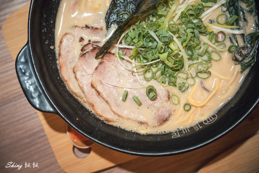 信川屋博多豚骨拉麵-日式濃厚道地湯頭,玫瑰拉麵香氣撲鼻,自製天然彩色拉麵更是吸睛!! @博士生瘋狂日記 信川屋博多豚骨拉麵-日式濃厚道地湯頭,玫瑰拉麵香氣撲鼻,自製天然彩色拉麵更是吸睛!! @博士生瘋狂日記