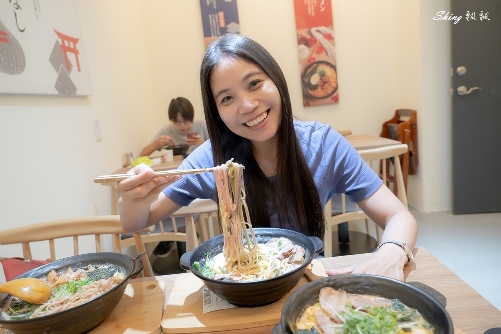 信川屋博多豚骨拉麵-日式濃厚道地湯頭,玫瑰拉麵香氣撲鼻,自製天然彩色拉麵更是吸睛!! @博士生瘋狂日記 信川屋博多豚骨拉麵-日式濃厚道地湯頭,玫瑰拉麵香氣撲鼻,自製天然彩色拉麵更是吸睛!! @博士生瘋狂日記