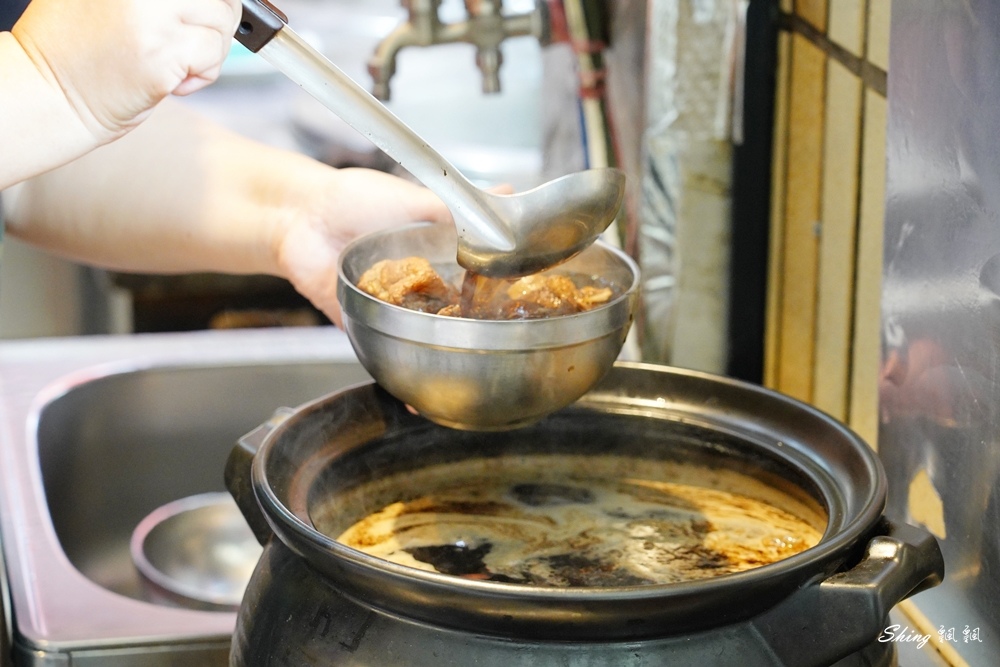 台中祖傳爌肉飯-台中宵夜第一名,中藥熬煮會滴汁的爌肉,小菜配生蜆仔+海蜇皮!! @博士生瘋狂日記 台中祖傳爌肉飯-台中宵夜第一名,中藥熬煮會滴汁的爌肉,小菜配生蜆仔+海蜇皮!! @博士生瘋狂日記