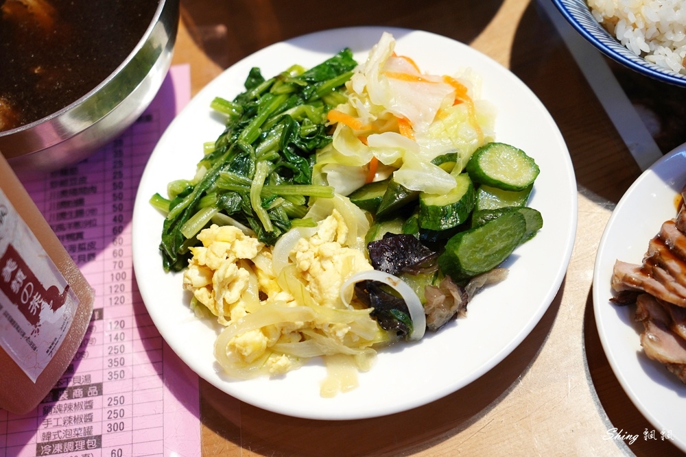 台中祖傳爌肉飯-台中宵夜第一名,中藥熬煮會滴汁的爌肉,小菜配生蜆仔+海蜇皮!! @博士生瘋狂日記 台中祖傳爌肉飯-台中宵夜第一名,中藥熬煮會滴汁的爌肉,小菜配生蜆仔+海蜇皮!! @博士生瘋狂日記