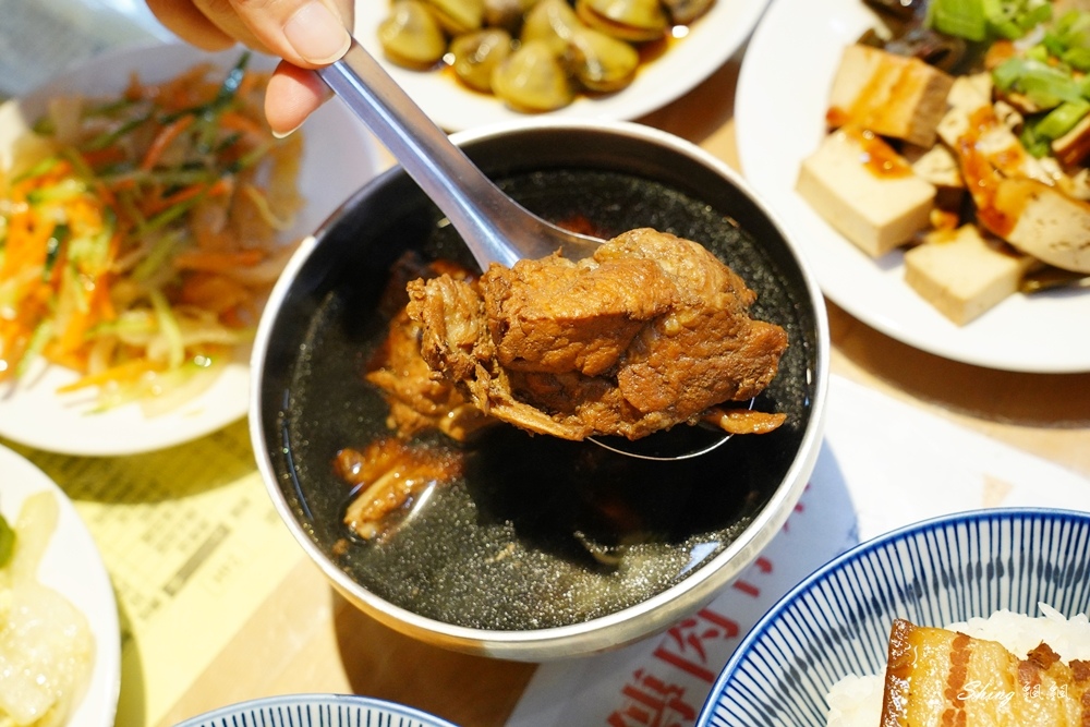 台中祖傳爌肉飯-台中宵夜第一名,中藥熬煮會滴汁的爌肉,小菜配生蜆仔+海蜇皮!! @博士生瘋狂日記 台中祖傳爌肉飯-台中宵夜第一名,中藥熬煮會滴汁的爌肉,小菜配生蜆仔+海蜇皮!! @博士生瘋狂日記
