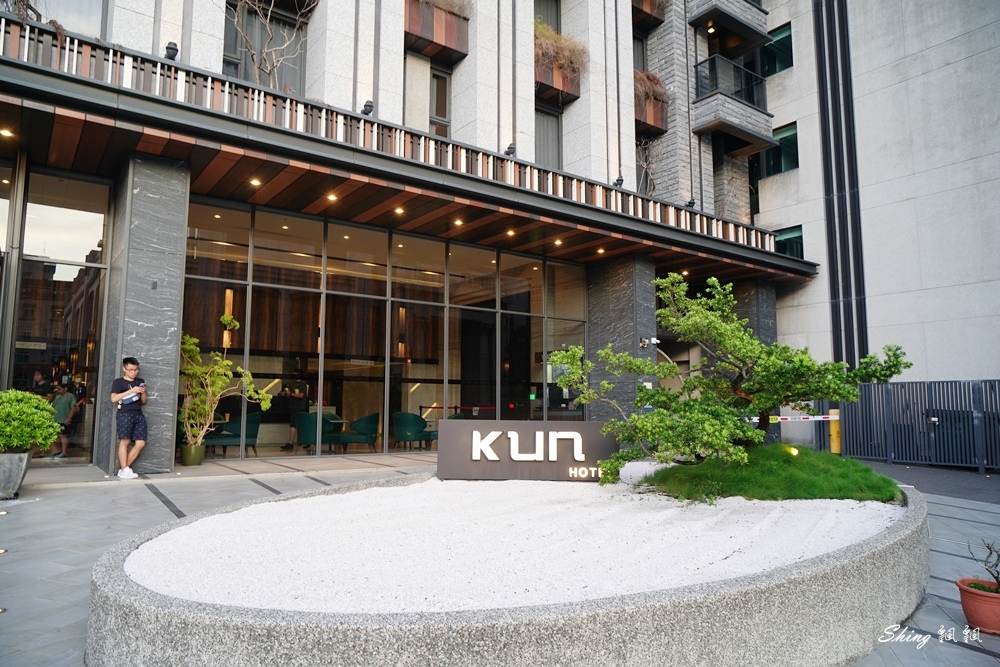 KUN HOTEL逢甲住宿推薦-台中逢甲夜市超方便住宿,大家都不知道這裡有頂樓SPA池超放鬆!! @博士生瘋狂日記 KUN HOTEL逢甲住宿推薦-台中逢甲夜市超方便住宿,大家都不知道這裡有頂樓SPA池超放鬆!! @博士生瘋狂日記