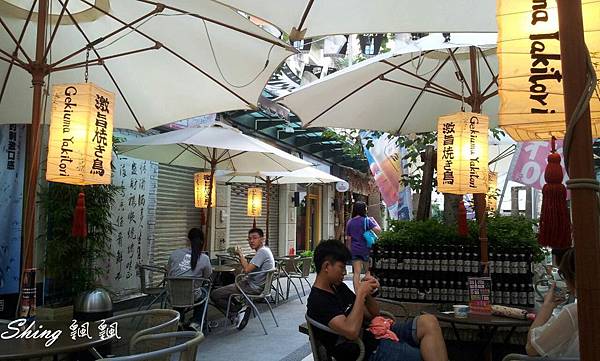 [台中●逢甲] 逢甲夜市最強燒烤激旨燒鳥串燒炸串，逢甲人的宵夜首選，逢甲大學生晚上喝到凌晨的聚會基地 @博士生瘋狂日記