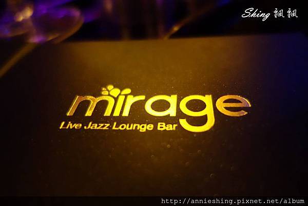 [台中] 夜晚享受異國音樂與美食，台中爵士音樂酒吧mirage Live Lounge Bar @博士生瘋狂日記
