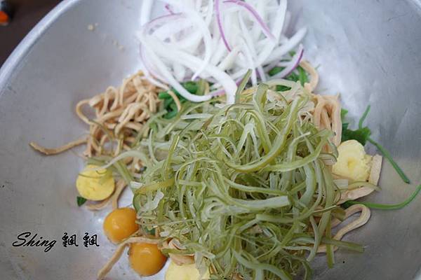 [屏東小琉球] 寶林記椒麻鹽水雞-小琉球限定，獨門醬料加上煙燻雞腿一吃就上癮 @博士生瘋狂日記