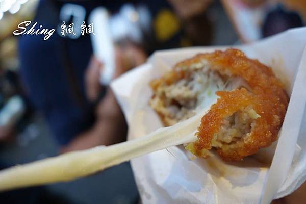 [台中] 一中街台式義式雙拼之美味銅板美食”麵包彈”+”肉肉強食” @博士生瘋狂日記