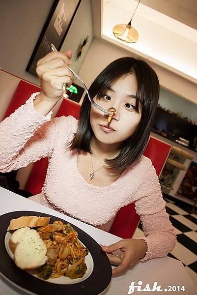 [台北] 士林夜市捷運劍潭站-美式復古搖滾風格餐廳TEDDYS BURGER @博士生瘋狂日記