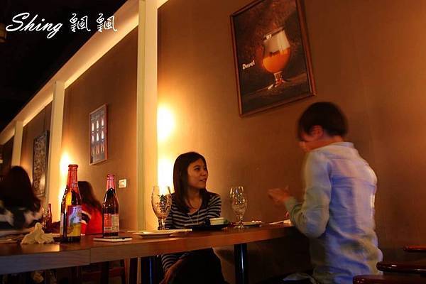 [高雄] Little Three小三比利時啤酒餐廳-85大樓周邊隱藏系氣氛美味綜合型餐酒館 @博士生瘋狂日記