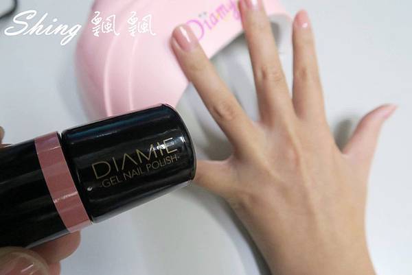 [美容彩妝] 輕鬆好上手DIAMIE懶人膠-自己也能快速優雅的的完成光撩指甲 @博士生瘋狂日記