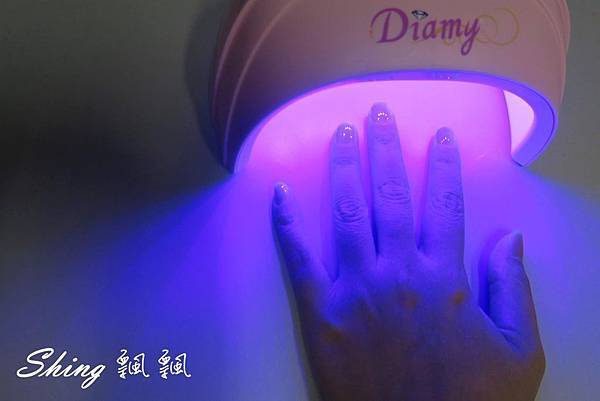 [美容彩妝] 輕鬆好上手DIAMIE懶人膠-自己也能快速優雅的的完成光撩指甲 @博士生瘋狂日記