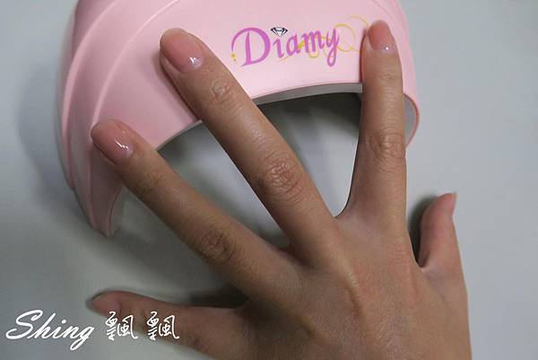 [美容彩妝] 輕鬆好上手DIAMIE懶人膠-自己也能快速優雅的的完成光撩指甲 @博士生瘋狂日記