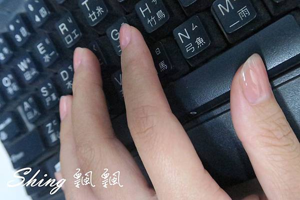 [美容彩妝] 輕鬆好上手DIAMIE懶人膠-自己也能快速優雅的的完成光撩指甲 @博士生瘋狂日記