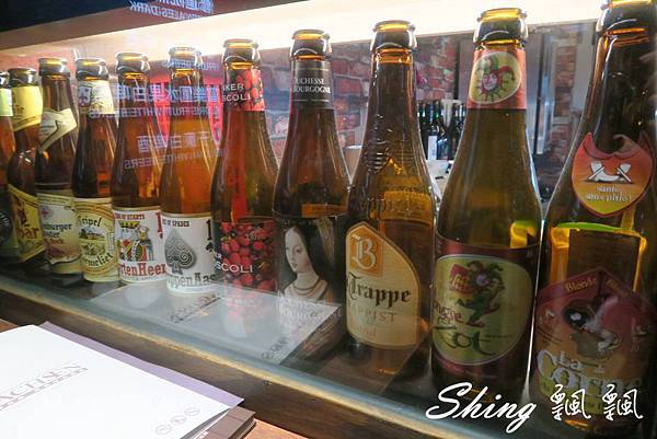 [台中] 薩克森比利時小酒館再訪-逢甲夜市深夜氣氛極佳放鬆小酌秘密基地 @博士生瘋狂日記