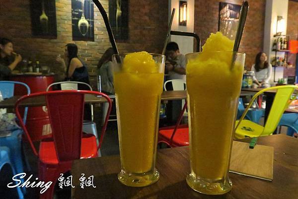 [台中] 薩克森比利時小酒館再訪-逢甲夜市深夜氣氛極佳放鬆小酌秘密基地 @博士生瘋狂日記