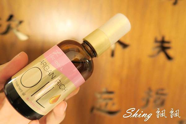 [保養] 樂絲朵LUCIDO-L摩洛哥油護髮-輕盈光澤的羽毛感榮獲日本大好評 @博士生瘋狂日記