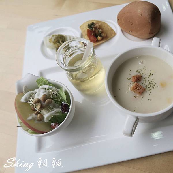 [台中] White Kitchen 懷特廚房-有英國唐寧茶相伴的精緻素食異國料理 @博士生瘋狂日記