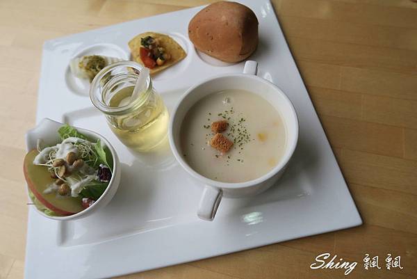 [台中] White Kitchen 懷特廚房-有英國唐寧茶相伴的精緻素食異國料理 @博士生瘋狂日記