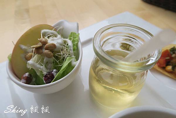 [台中] White Kitchen 懷特廚房-有英國唐寧茶相伴的精緻素食異國料理 @博士生瘋狂日記